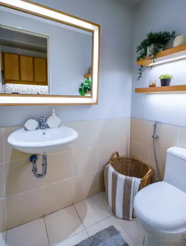 Blog 1 Plombier réalisant un débouchage de douche à Tavel - Les Déboucheurs Réunis